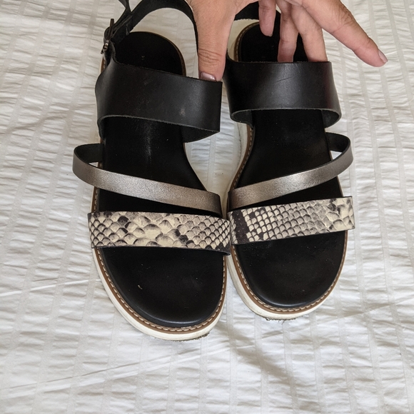 Italian Leather Strappy Platform Sandals - Picture 5 of 5
